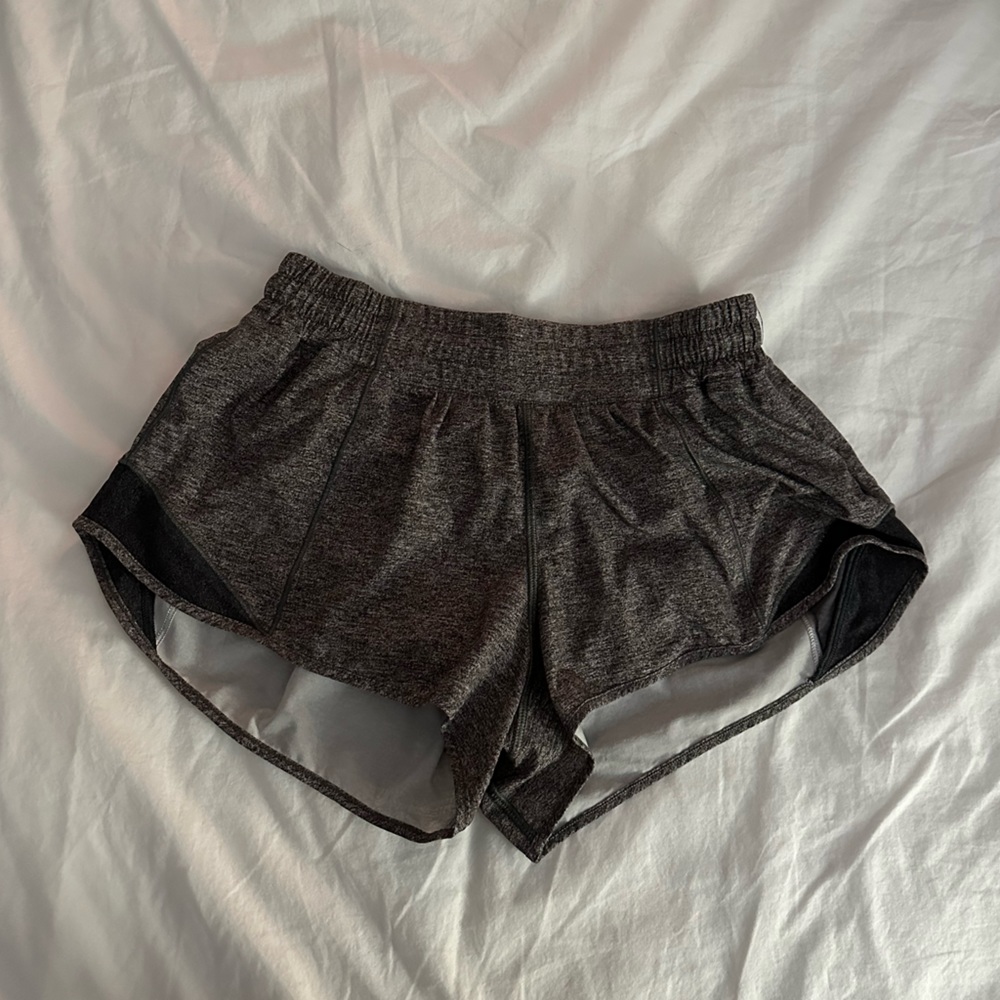 Lululemon grey Hottie Hot shorts size 6 2.5 inseam